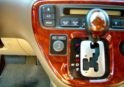 奥德赛汽车音响改装之数位超低音音量控制纽